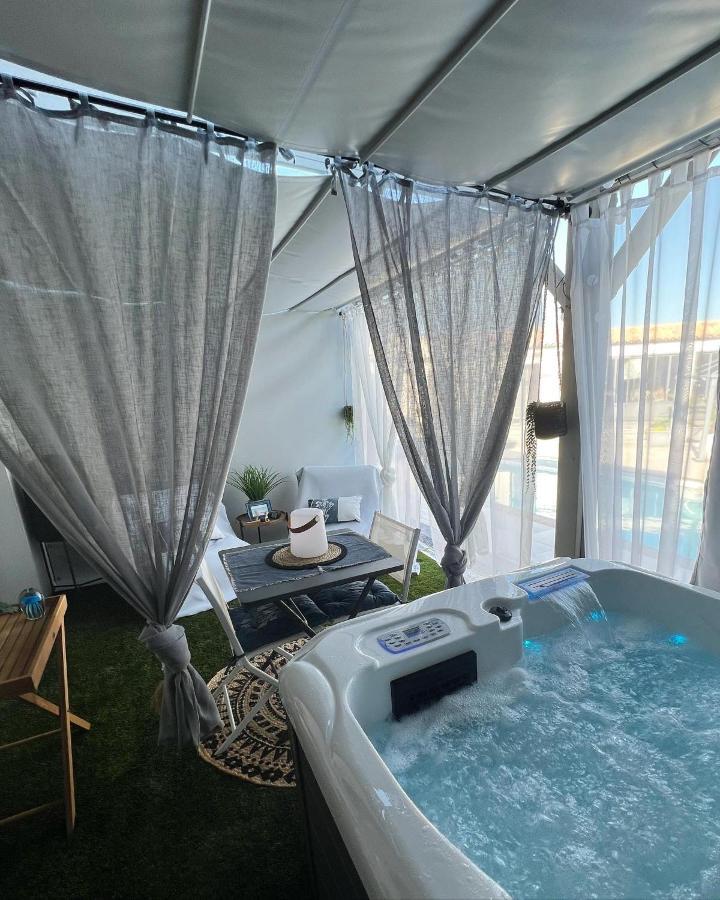 Saint-Laurent-de-la-Prée Suites By Aix Keys Avec Jacuzzi Privatif 5 Min Des Plages Fouras المظهر الخارجي الصورة