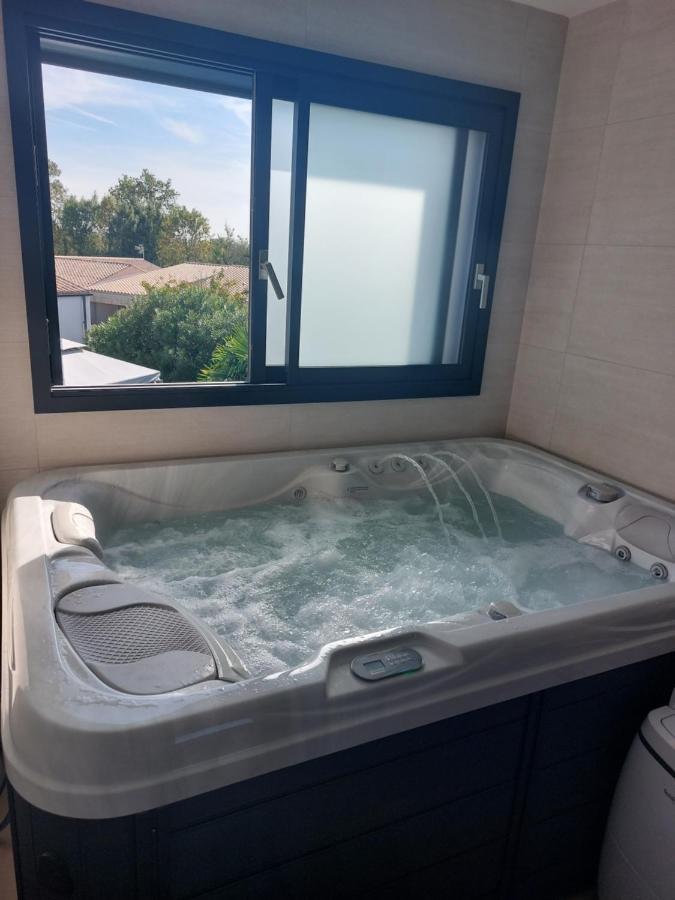 Saint-Laurent-de-la-Prée Suites By Aix Keys Avec Jacuzzi Privatif 5 Min Des Plages Fouras المظهر الخارجي الصورة