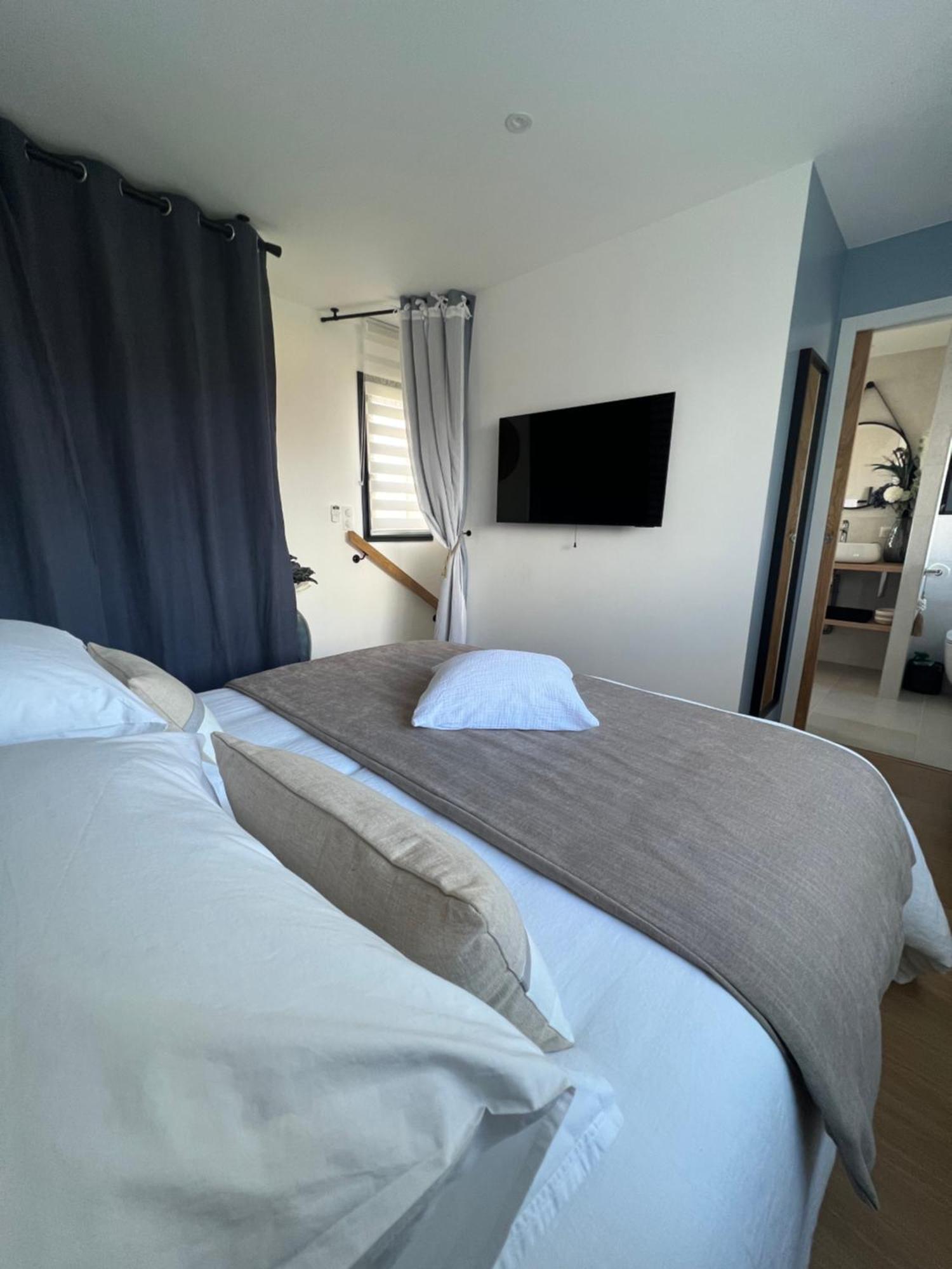 Saint-Laurent-de-la-Prée Suites By Aix Keys Avec Jacuzzi Privatif 5 Min Des Plages Fouras المظهر الخارجي الصورة